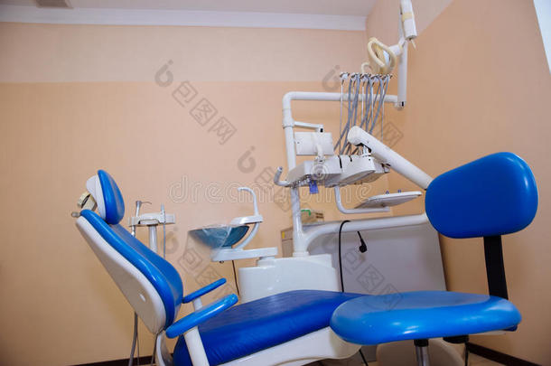 牙科办公室。 牙科设备、工具、医疗器械。 健康概念