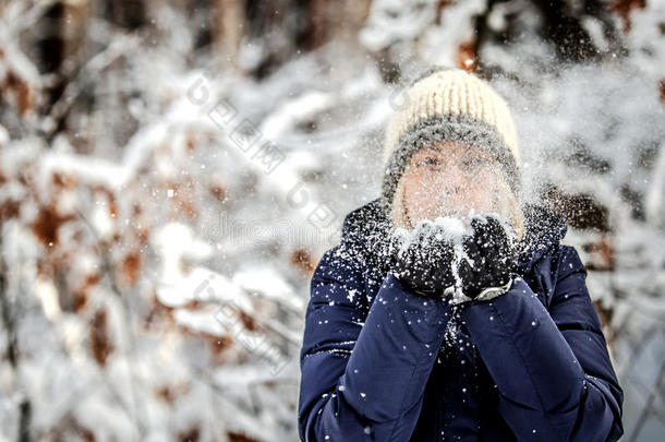 背景美女暴风雪圣诞节气候