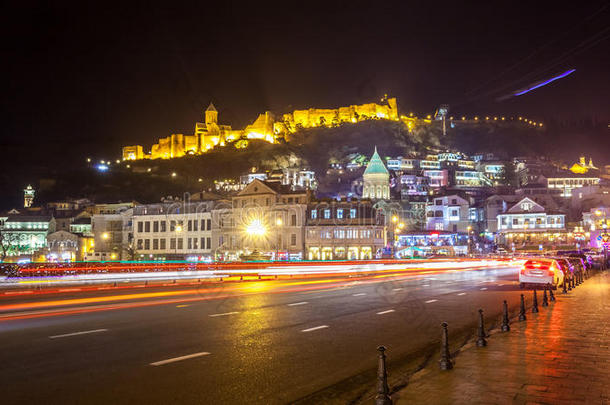 乔治亚州老第比利斯鸟瞰<strong>夜景</strong>，带<strong>照明</strong>教堂和纳里卡拉中世纪堡垒，2016年11月25日