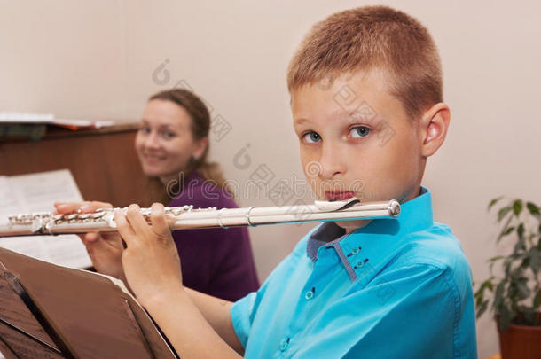 吹笛的男孩