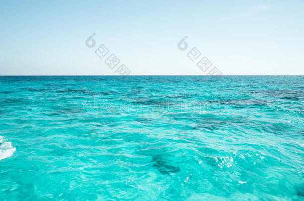 美丽的蓝色海面，安达曼`的海位于普吉省