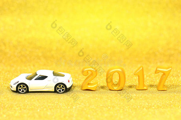 2017年真正的3D在金色闪光背景与白色汽车模型