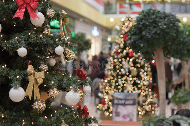 奥林匹亚购物中心装饰圣诞树