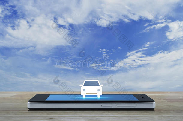 汽车正面视图平面图标在现代智能手机屏幕上的桌子