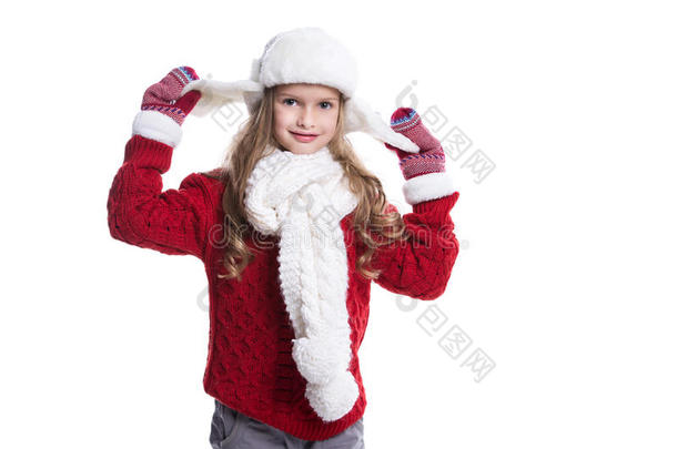 可爱的微笑<strong>小女孩</strong>，卷发，穿着针织毛衣，<strong>围巾</strong>，帽子和手套隔离。