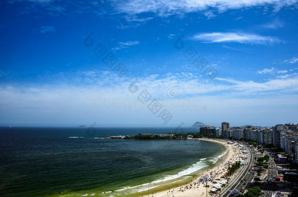 里约热内卢科帕卡巴纳海滩和科帕卡巴纳港的鸟瞰图