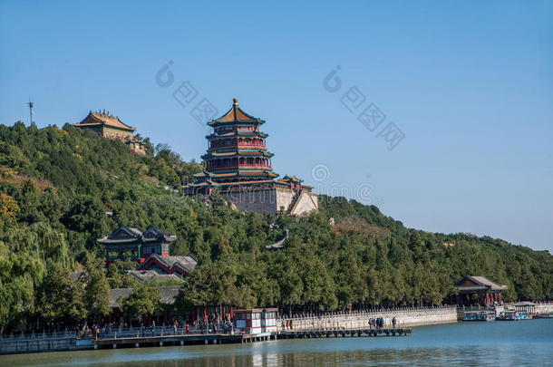北京颐和园昆明湖畔长寿山