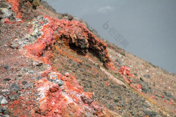 积极的海拔高度古代的燃烧火山口