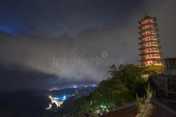 垦丁高地寺庙宝塔