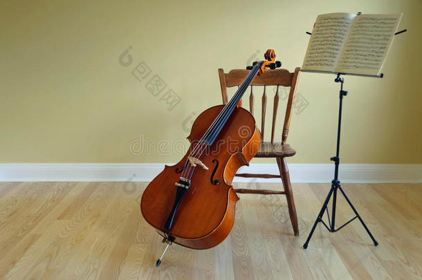 大提琴和音乐架