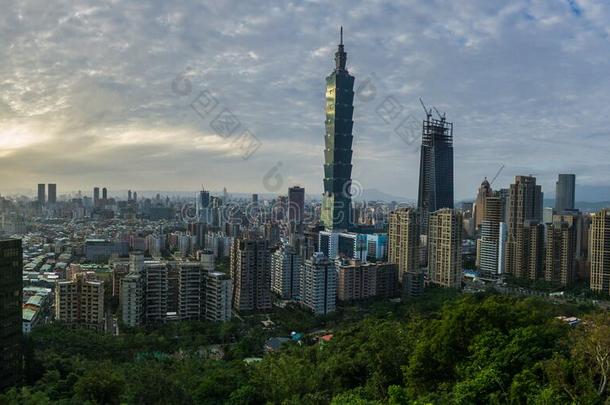 浅井美丽的城市城市景观全景