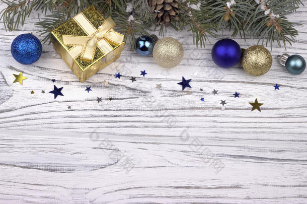 圣诞装饰用银和蓝球星星雪花