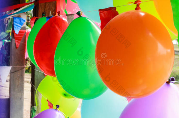 五颜六色的气球装饰，庆祝圣诞节，新年，情人节，酯，感恩节和生日聚会