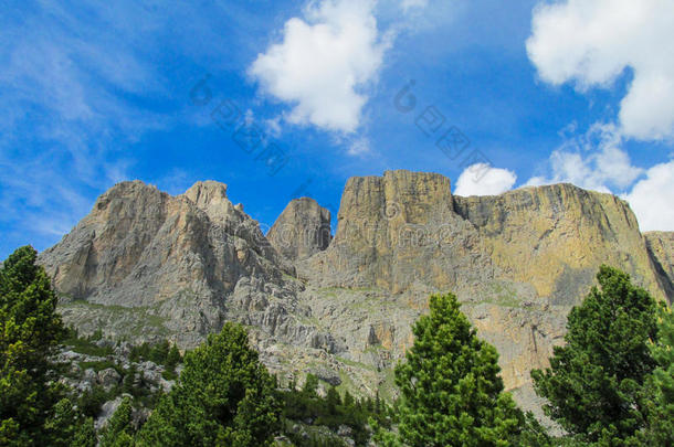 美丽的岩石阿尔卑斯山景观