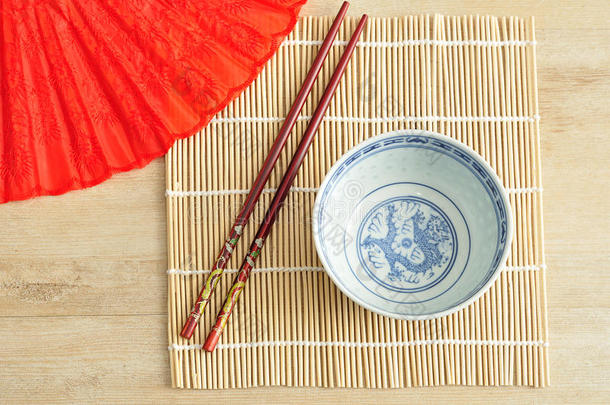 中国碗，筷子和手扇