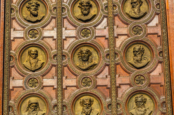 门雕像圣斯蒂芬教堂布达佩斯匈牙利