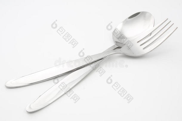 叉子和勺子放在白色上