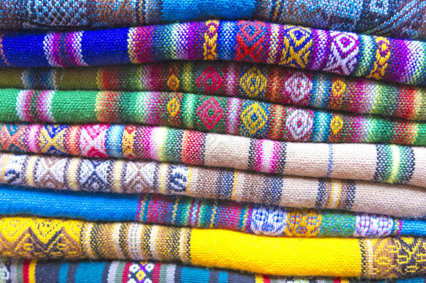 安第斯毛毯在一个市场，拉帕兹，玻利维亚。