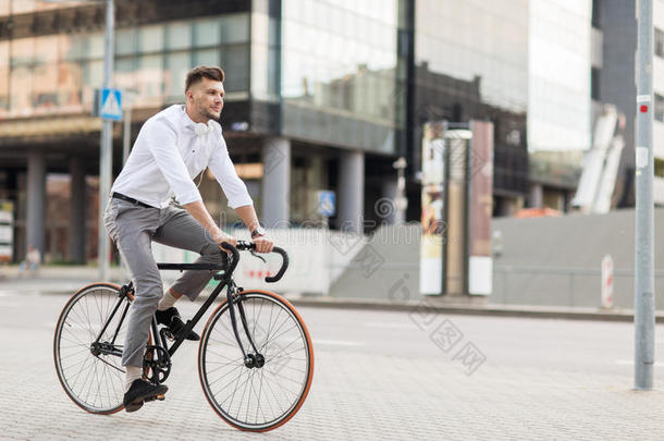 自行车自行车手骑自行车的骑自行车建筑