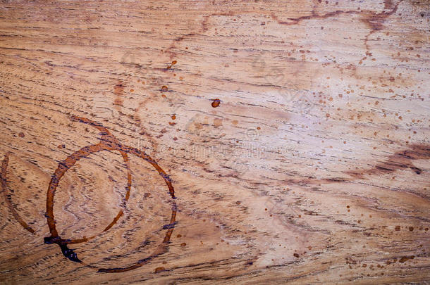 饮料背景和咖啡菜单设计。 破旧的柚木的柚木树林里。 磨碎木桌背景上的咖啡污渍