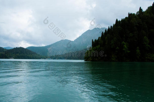 阿布哈兹里萨湖