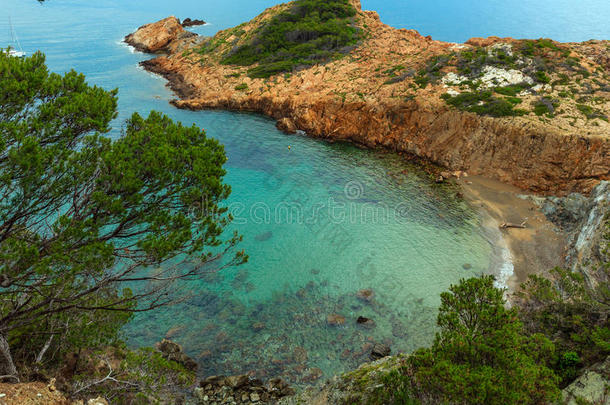 海湾海滩船底部布拉瓦