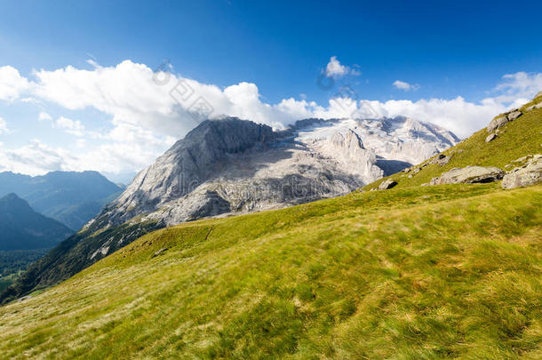 阿尔卑斯山美丽的白云石白云质欧洲