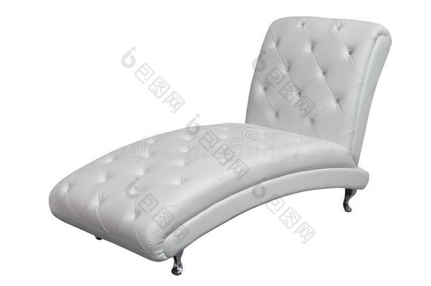躺椅与白色皮革装潢隔离在白色背景上