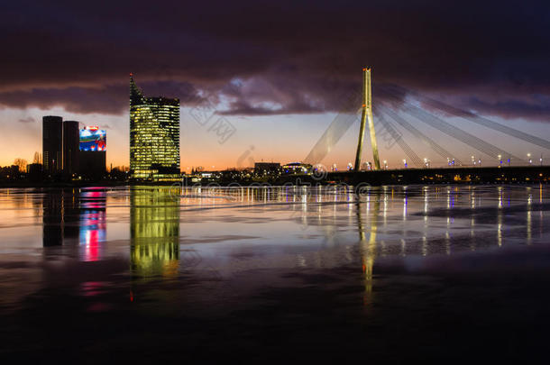 波罗的海河畔的大都会夜景