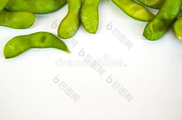 绿色大豆和大豆日本食品-白色背景