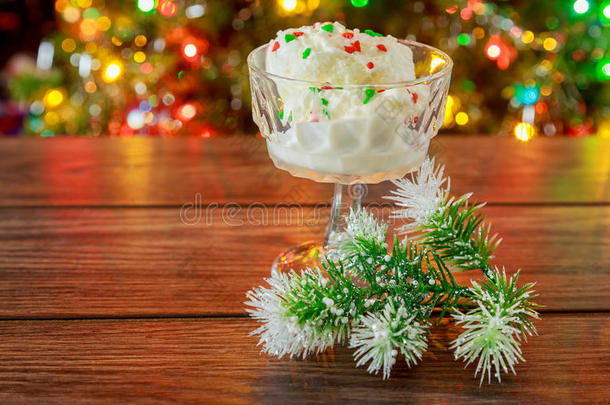圣诞节，新年和X27；的前夜。 看看冰淇淋。 奶油