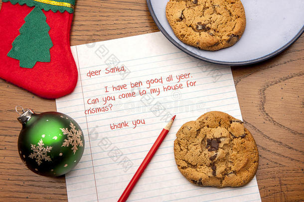 给圣诞老人<strong>的</strong>饼干和<strong>一封信</strong>。