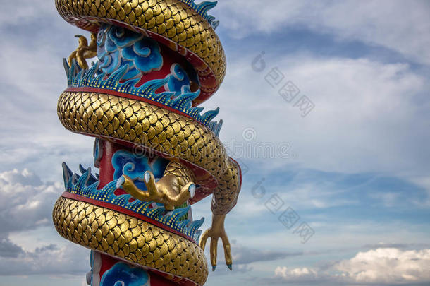 达贡雕像在神社屋顶龙像在中国寺庙屋顶作为亚洲艺术