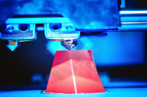 三维打印机打印红色形状特写