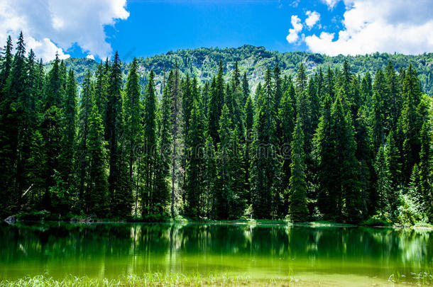 云杜米托湖湖泊风景