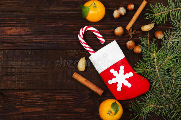 圣诞袜子里的礼物-橘子，糖果，坚果，肉桂