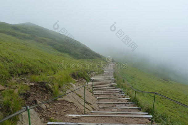 背景美丽的贝斯基比斯扎迪云