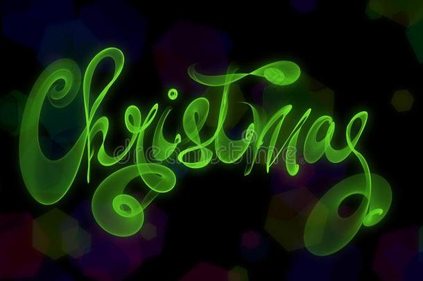 圣诞单词刻字，用绿色的火焰或烟雾写在模糊的Bokeh背景上