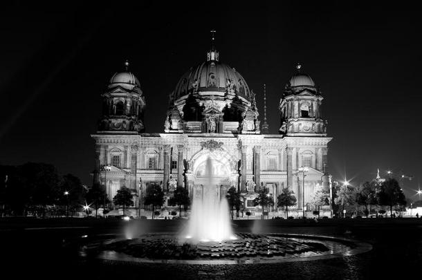 德国柏林大教堂的夜景