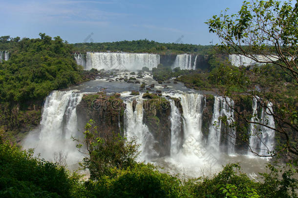 伟大的伊瓜苏瀑布。 世界的自然奇观