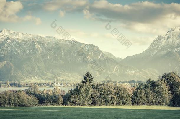 阿尔卑斯山艺术秋天美丽的蓝色