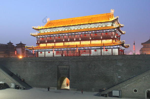发现中国：<strong>西安古城</strong>墙。