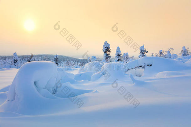 大雪冬季日落景观