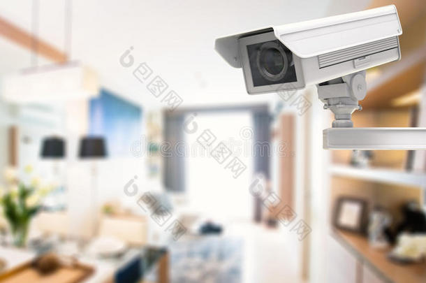 客厅背景上的闭路电视摄像机或安全摄像机
