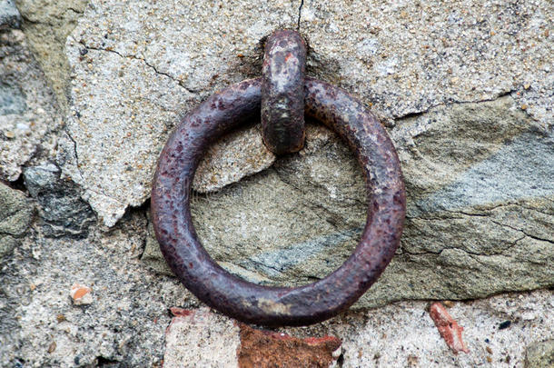 生锈的旧铁环