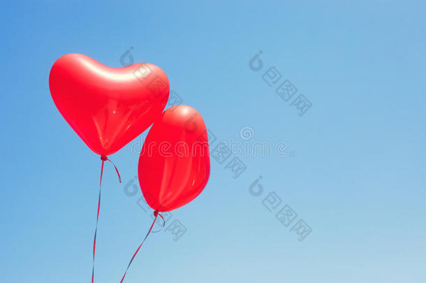 红色心形气球
