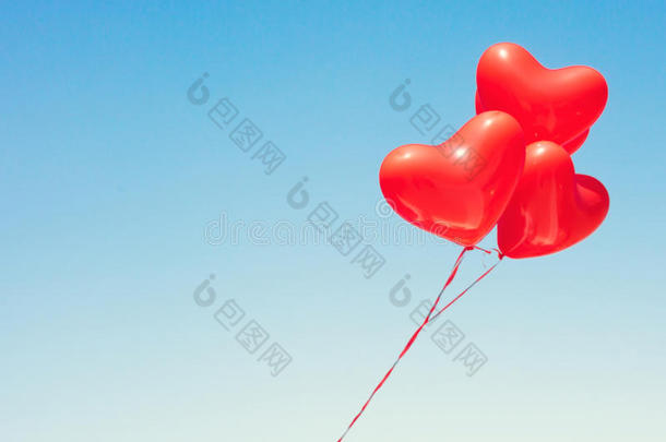 红色心形气球