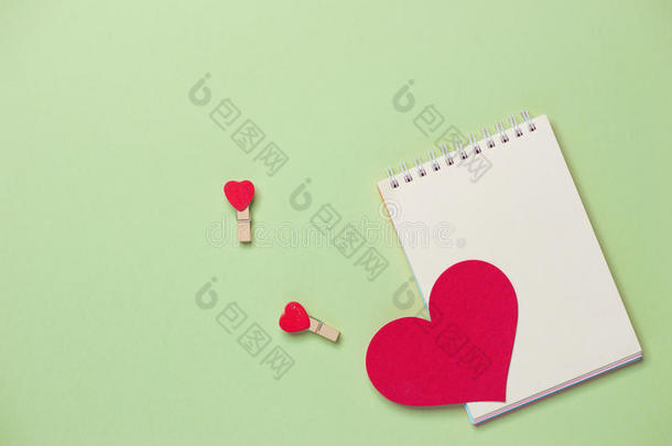 情人节礼品卡`带信和心的颜色