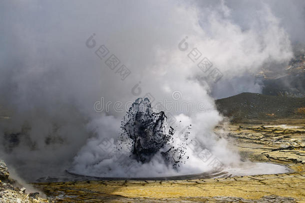 火山<strong>喷发</strong>