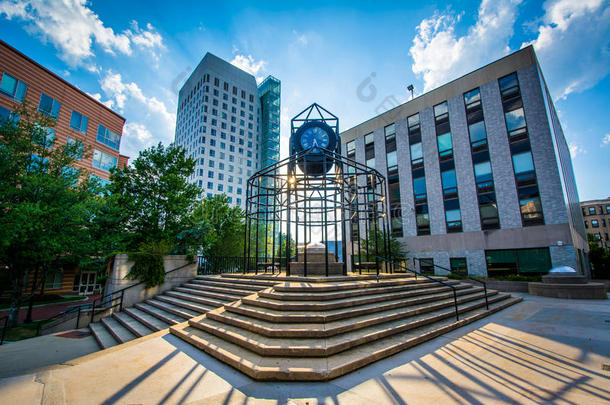 马萨诸塞州波士顿东<strong>北大</strong>学的时钟和建筑。